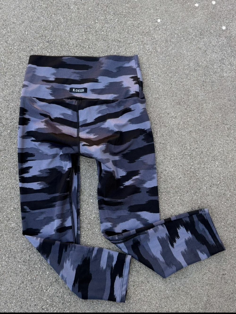 K deer gray camo size medium capri length preloved